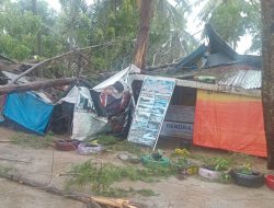 Rumah Warga di Muaro Bantiang Tertimpa Pohon, Buyung Panungkek Terpaksa Mengungsi