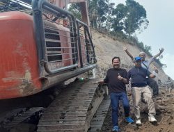 Ketua Komisi IV DPRD Sumbar  Doni Harsiva Yandra Tinjau Proyek Jalan Bayang–Alahan Panjang Rp38 Miliar