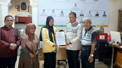 Baznas Pessel Serahkan Beasiswa Program Satu Kecamatan Satu Sarjana (SKSS)