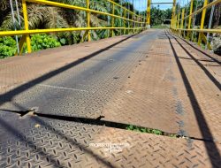 Baru Sehari Selesai, Jembatan Gantung di Muaro Sakai Pessel Sudah Rusak: Material Bekas Masih Dipakai, Warga Kecewa